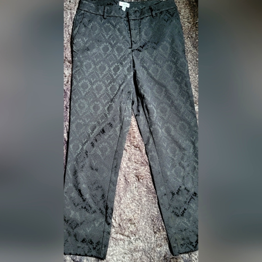 Guess Women’s Black Medium Rise Embroidered Pants/Capris Size 28 🖤